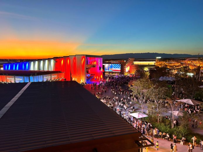 アメリカ館とフランス館