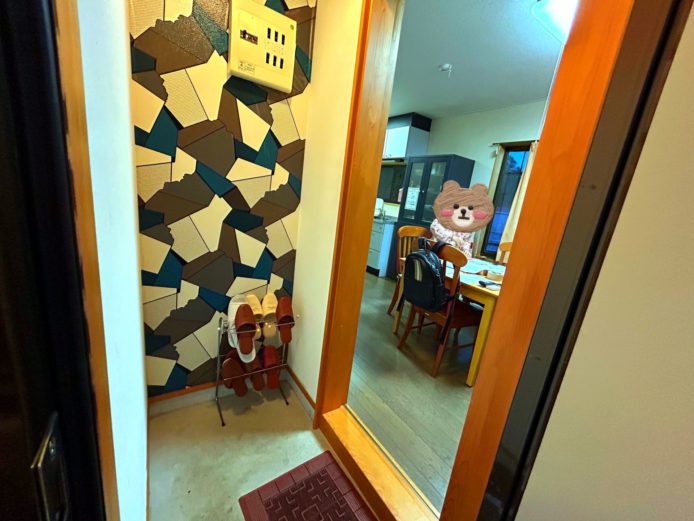 玄関を開けると…