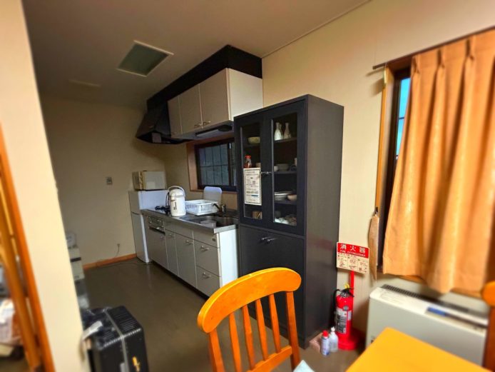 冷蔵庫に酒を入れる