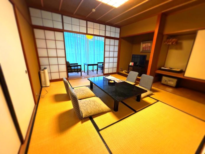 障子の向こうは…