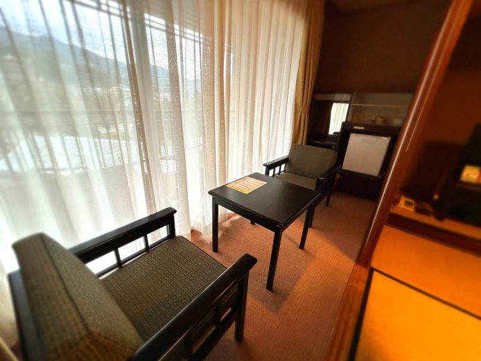 シックな椅子と机！